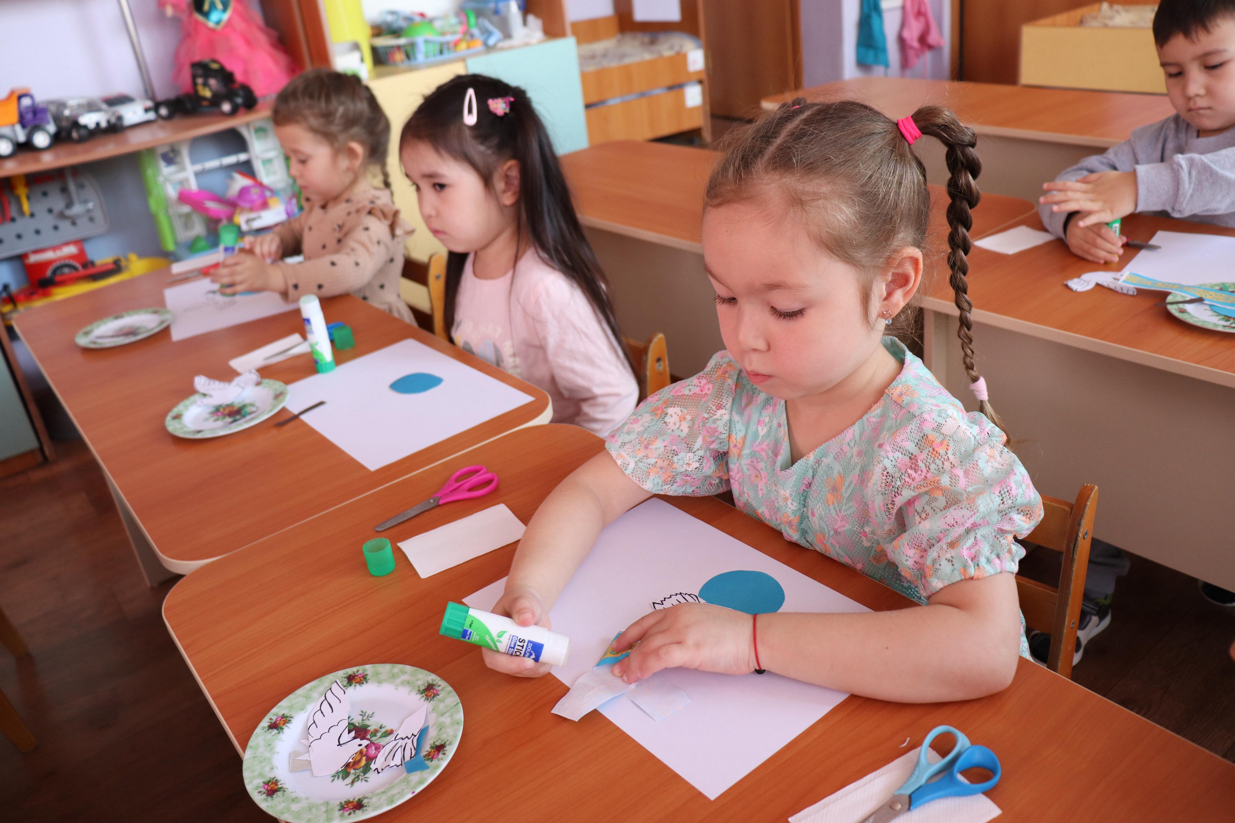Творческая деятельность аппликация «Голубь Мира»